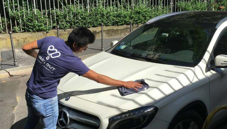 Wash out e wash in: come una startup usa l’auto connessa per il lavaggio “da remoto”