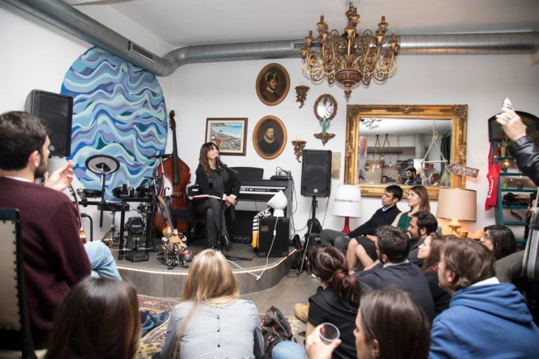 Comehome, l'Airbnb degli eventi in casa che piace a Sky e Mondadori