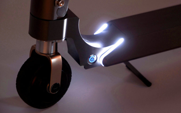 Smart Mobility Report: Italia indietro sui veicoli elettrici ma è boom per gli scooter