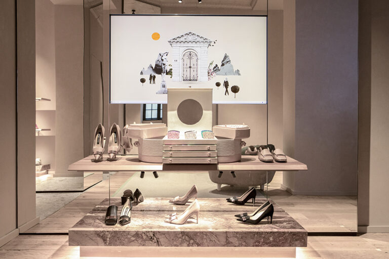 Leggi l'articolo Sergio Rossi con la startup fintech Twig: le scarpe nuove si possono pagare con lo smartphone usato