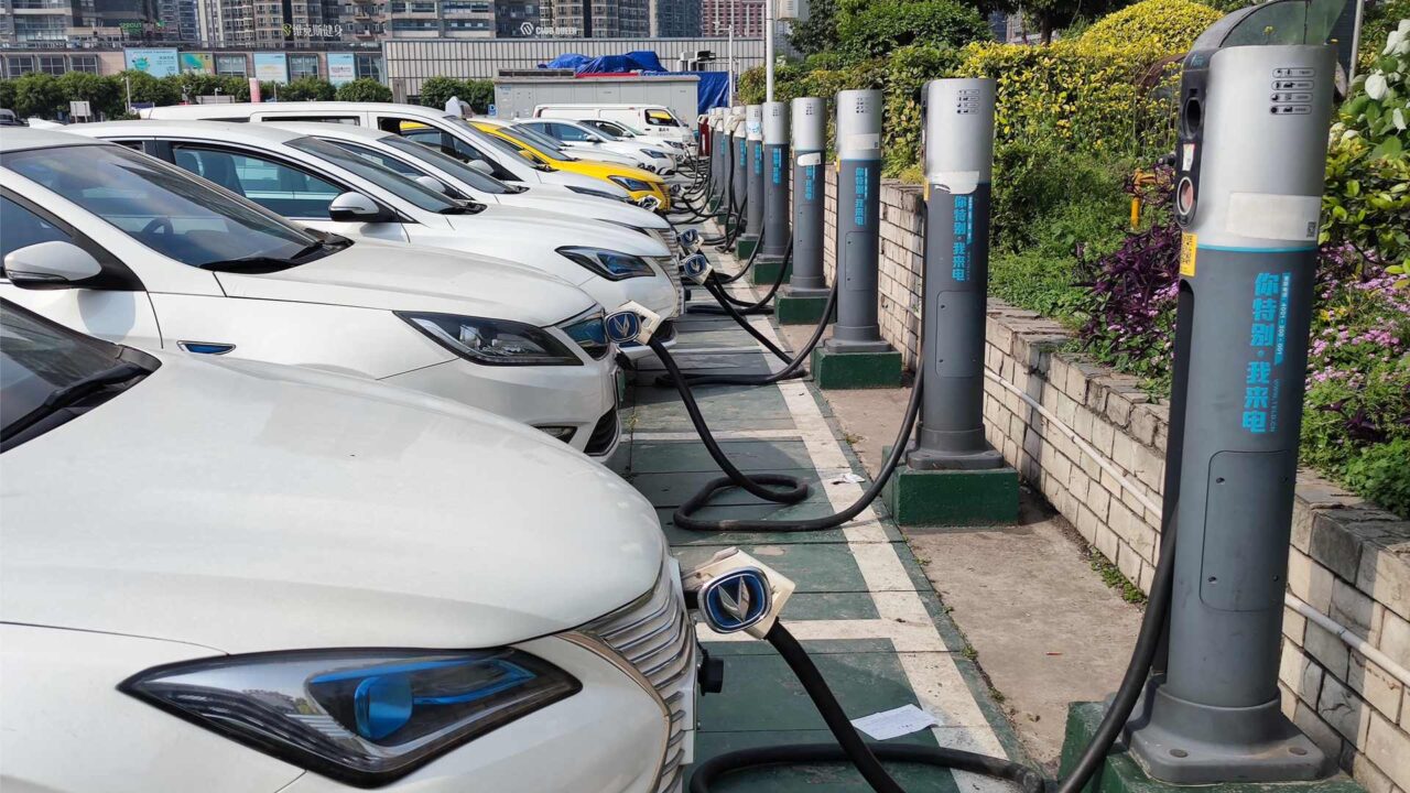 Cina e le batterie per l'auto elettrica