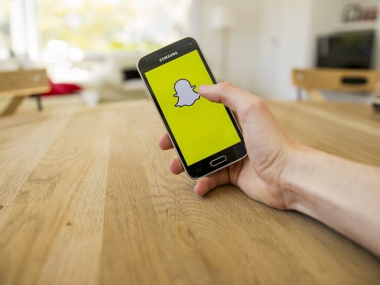 Bnp Paribas, la prima banca europea che si allea con Snapchat