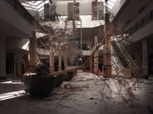 La crisi dei centri commerciali potrebbe essere l’inizio di una nuova vita per le periferie