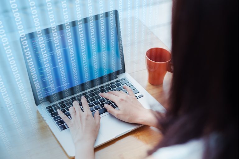 Competenze digitali: parte Born2Code, corso per aspiranti programmatori under 30